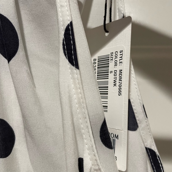 AG. Cute polka dot halter with tie back. - Picture 3 of 6